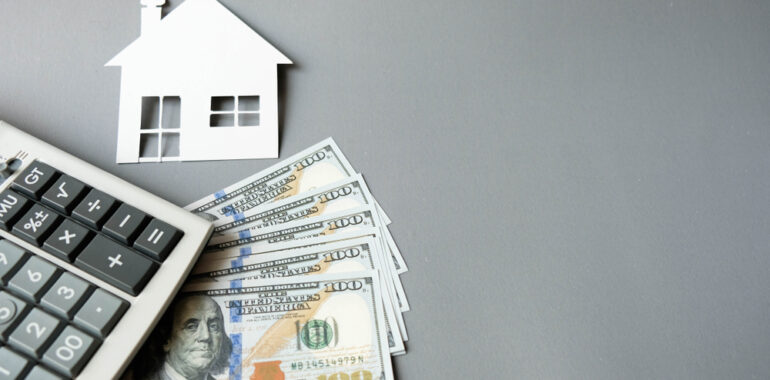 Refinancing This Spring? How to Choose Between Variable and Fixed Interest Rates